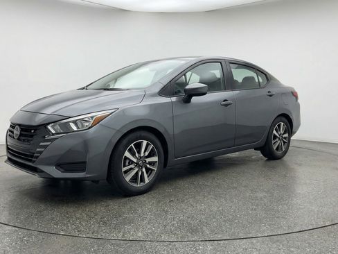 Used 2025 Nissan Versa SV image 3