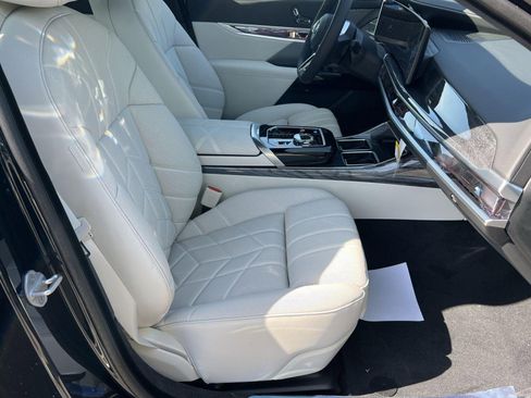 New 2025 BMW i7 eDrive50 w/ Executive Package image 26