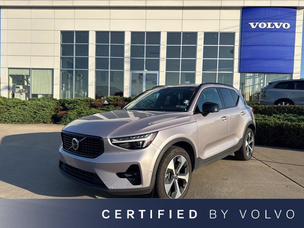 Used 2026 Volvo XC40 B5 Plus AWD/4WD image 1