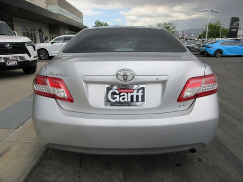 Used 2010 Toyota Camry LE FWD image 7