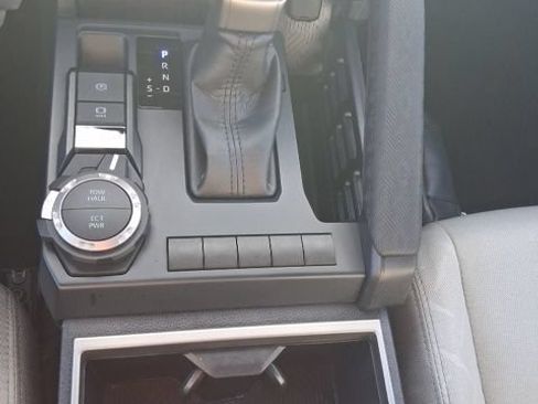 Used 2025 Toyota Tacoma SR5 AWD/4WD image 32