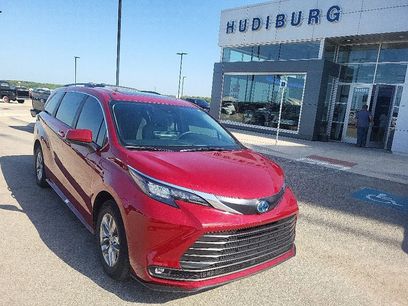 Used 2025 Toyota Sienna XLE