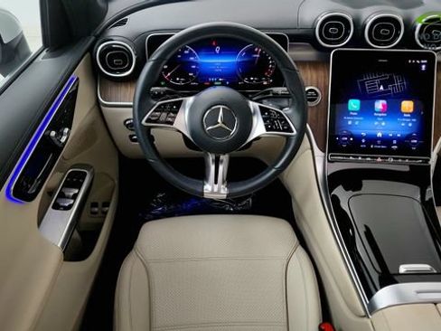 Used 2025 Mercedes-Benz GLC 350e 4MATIC image 53