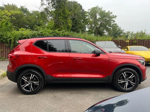 Used 2023 Volvo XC40 B5 Plus w/ Driver Assist Package image 7