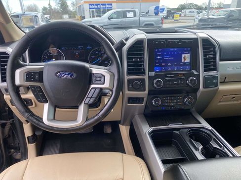 Used 2021 Ford F250 Lariat w/ Chrome Package image 12