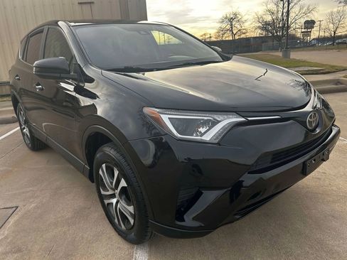 Used 2018 Toyota RAV4 LE image 3