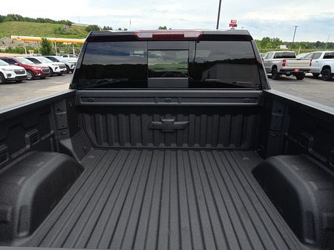 New 2026 Chevrolet Silverado 1500 LT Trail Boss w/ Convenience Package II AWD/4WD image 8