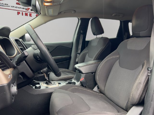 Used 2015 Jeep Cherokee Latitude w/ Cold Weather Group AWD/4WD image 35