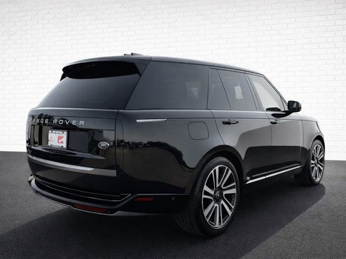 Used 2023 Land Rover Range Rover SE image 4