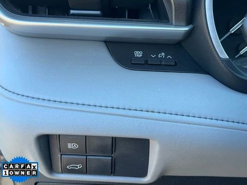 Used 2021 Toyota Highlander XLE AWD/4WD image 23