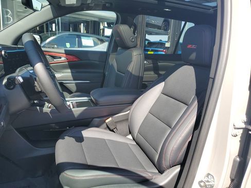 New 2026 Chevrolet Traverse Z71 w/ Driver Confidence Package AWD/4WD image 21