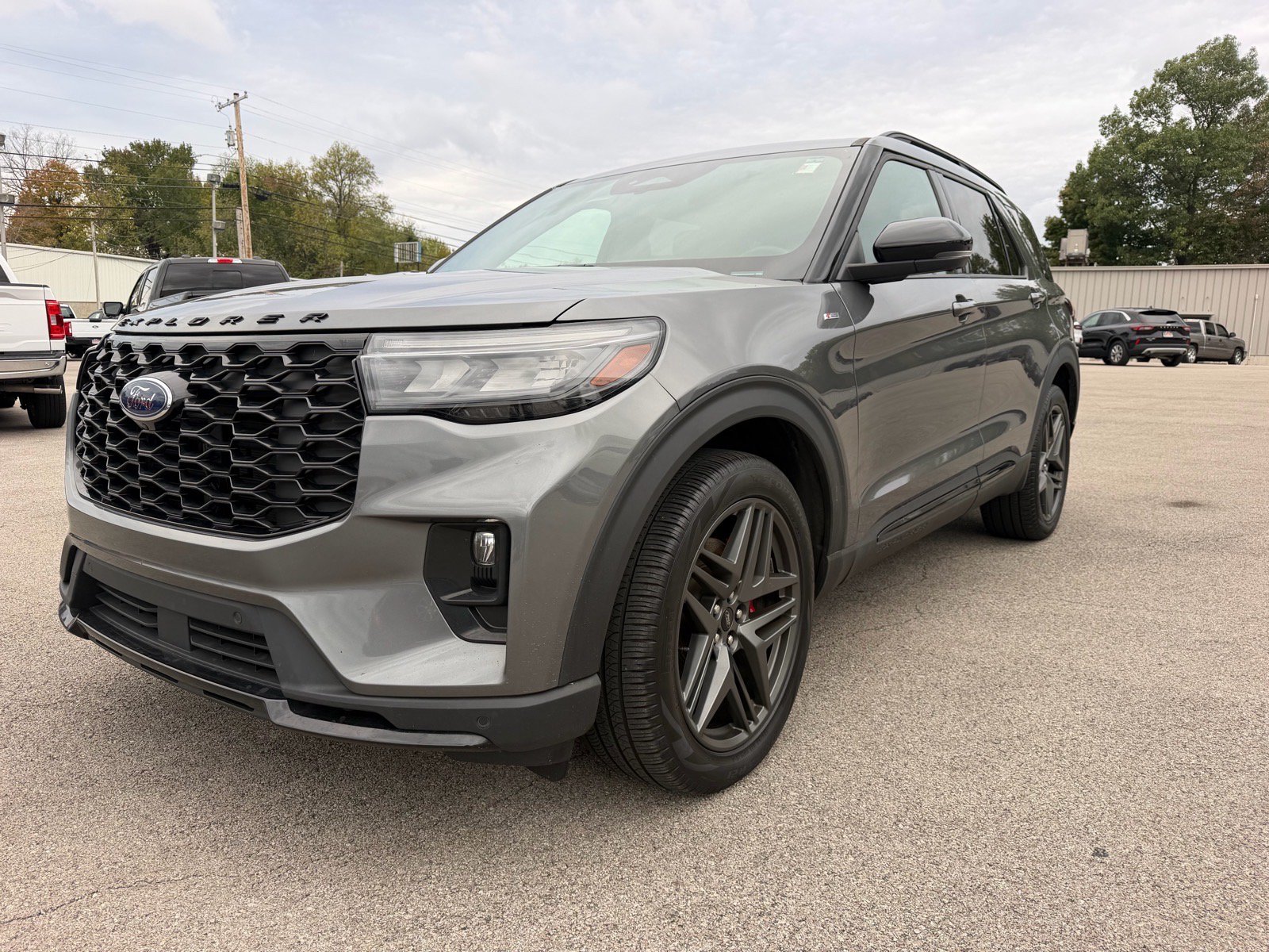 Used 2025 Ford Explorer ST-Line w/ ST-Line Street Pack AWD/4WD image 6