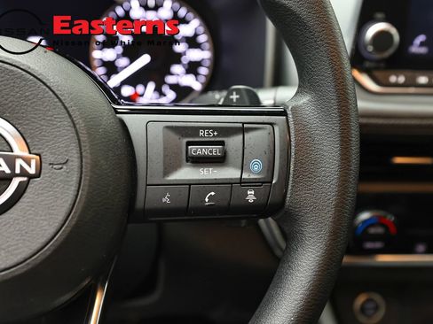 Used 2023 Nissan Rogue SV AWD/4WD image 16