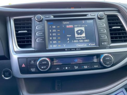 Used 2017 Toyota Highlander XLE image 25