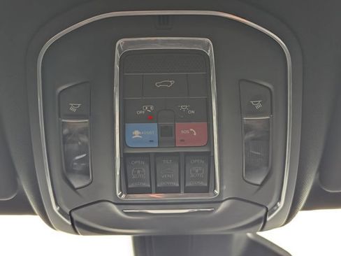 Used 2023 Jeep Wagoneer L Series III w/ Premium Group I AWD/4WD image 20