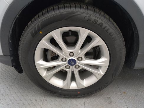 Used 2018 Ford Escape SE w/ SE Sync 3 Package FWD image 31
