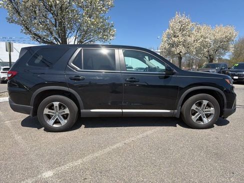 Used 2023 Honda Pilot EX-L image 3