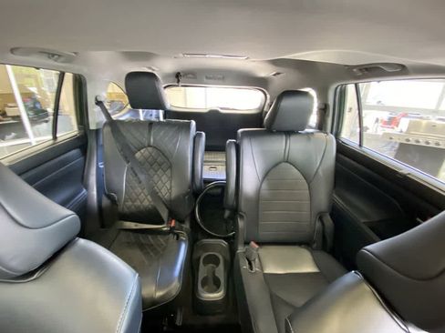 Used 2023 Toyota Highlander XLE AWD/4WD image 33