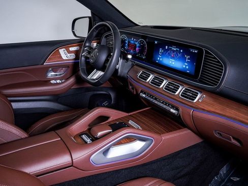 Used 2024 Mercedes-Benz GLS 450 4MATIC image 14