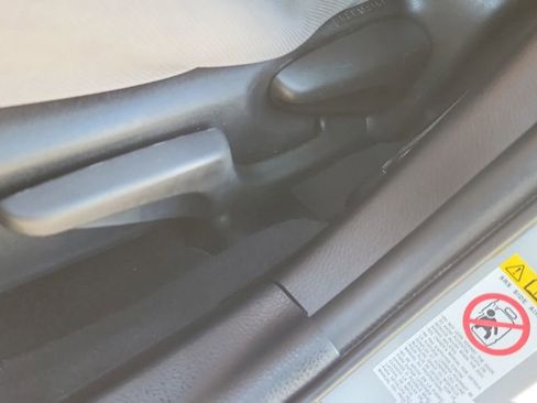 Used 2017 Toyota Corolla LE image 19