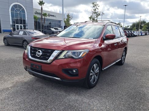 Used 2017 Nissan Pathfinder SL w/ SL Tech Package image 3