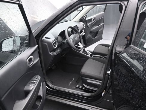 New 2026 Hyundai Venue SE image 5