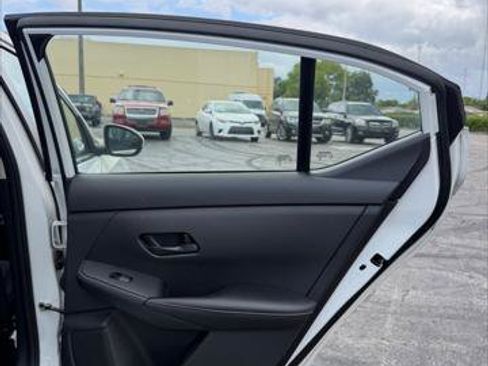 Used 2024 Nissan Sentra SV FWD image 15