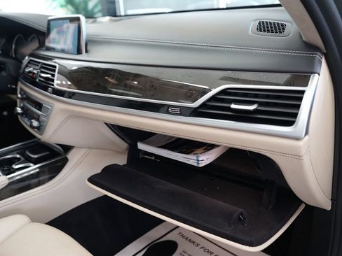 Used 2018 BMW 750i xDrive AWD/4WD image 56