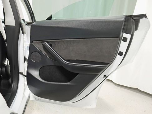 Used 2022 Tesla Model Y Performance image 37