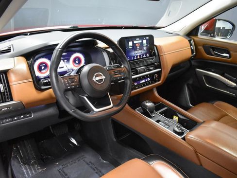 Used 2023 Nissan Pathfinder Platinum AWD/4WD image 4