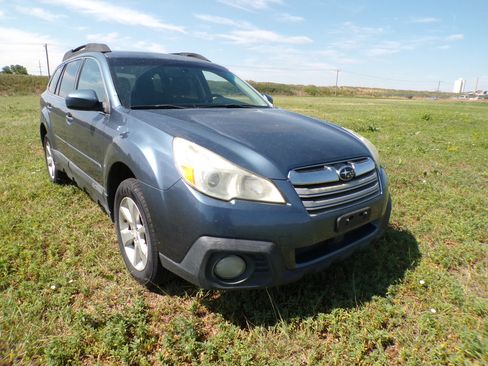 Used 2013 Subaru Outback 2.5i Premium AWD/4WD image 3