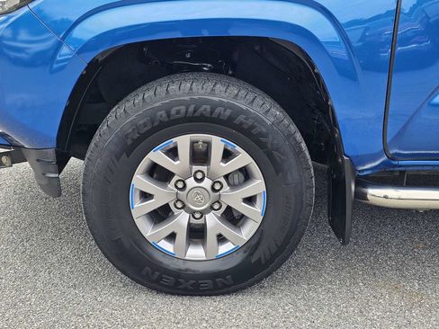 Used 2016 Toyota Tacoma SR5 RWD image 12