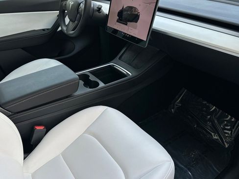 Used 2022 Tesla Model Y Performance AWD/4WD image 16