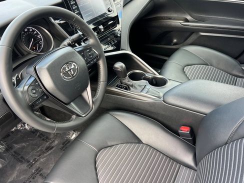 Used 2023 Toyota Camry SE image 4