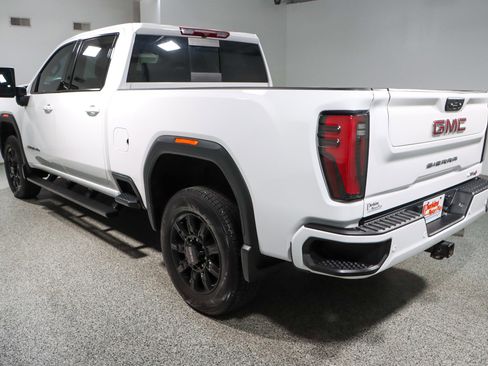 Used 2024 GMC Sierra 2500 AT4 w/ AT4 Preferred Package image 9