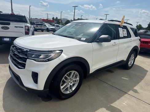 Certified 2026 Ford Explorer Active RWD image 3