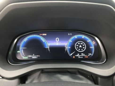 Used 2023 Toyota Venza Limited image 18