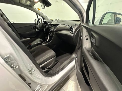 Used 2019 Chevrolet Trax LS FWD image 24