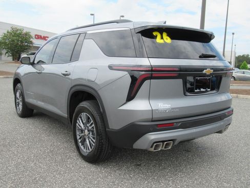 Used 2026 Chevrolet Traverse LT FWD image 5