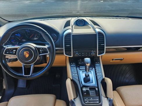 Used 2017 Porsche Cayenne AWD/4WD image 28