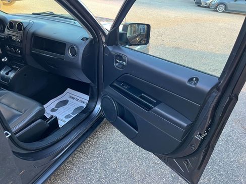 Used 2017 Jeep Patriot High Altitude image 18