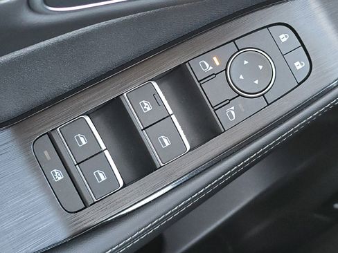 Used 2025 Nissan Rogue Platinum w/ Platinum Premium Package image 16