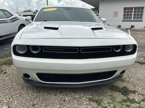 Used 2018 Dodge Challenger SXT RWD image 3
