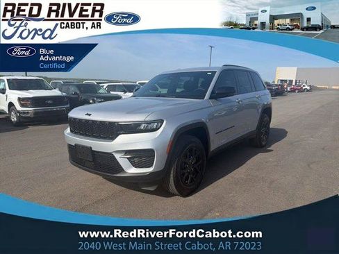 Used 2025 Jeep Grand Cherokee Altitude AWD/4WD image 1