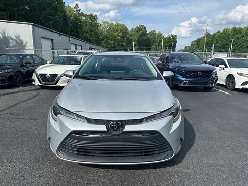 Used 2024 Toyota Corolla LE FWD image 2