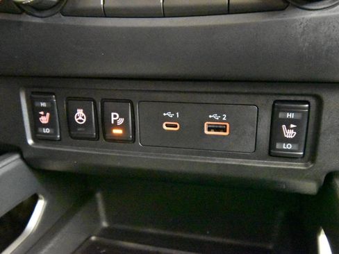 Used 2025 Nissan Frontier SV w/ SV Convenience Package image 19