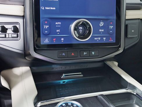 Used 2022 Ford Expedition Platinum AWD/4WD image 24
