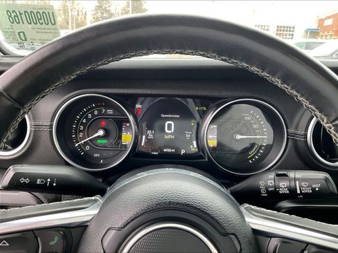 Used 2022 Jeep Wrangler Unlimited Sahara w/ Cold Weather Group image 26