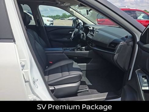 Certified 2025 Nissan Rogue SV w/ SV Premium Package FWD image 5
