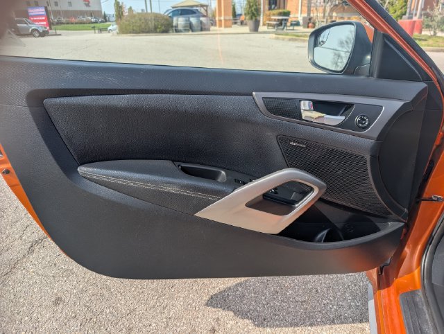 Used 2014 Hyundai Veloster Turbo FWD image 9